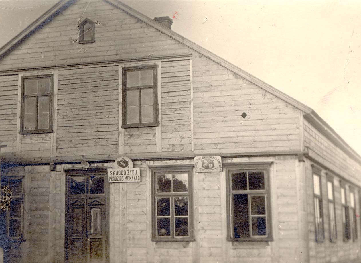 Building that housed a Jewish elementary school and the Jewish community committee in Skuodas